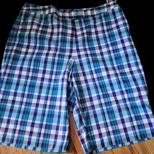 Jones New York Women's Blue and White Checkered Shorts. Perfect For Golfing